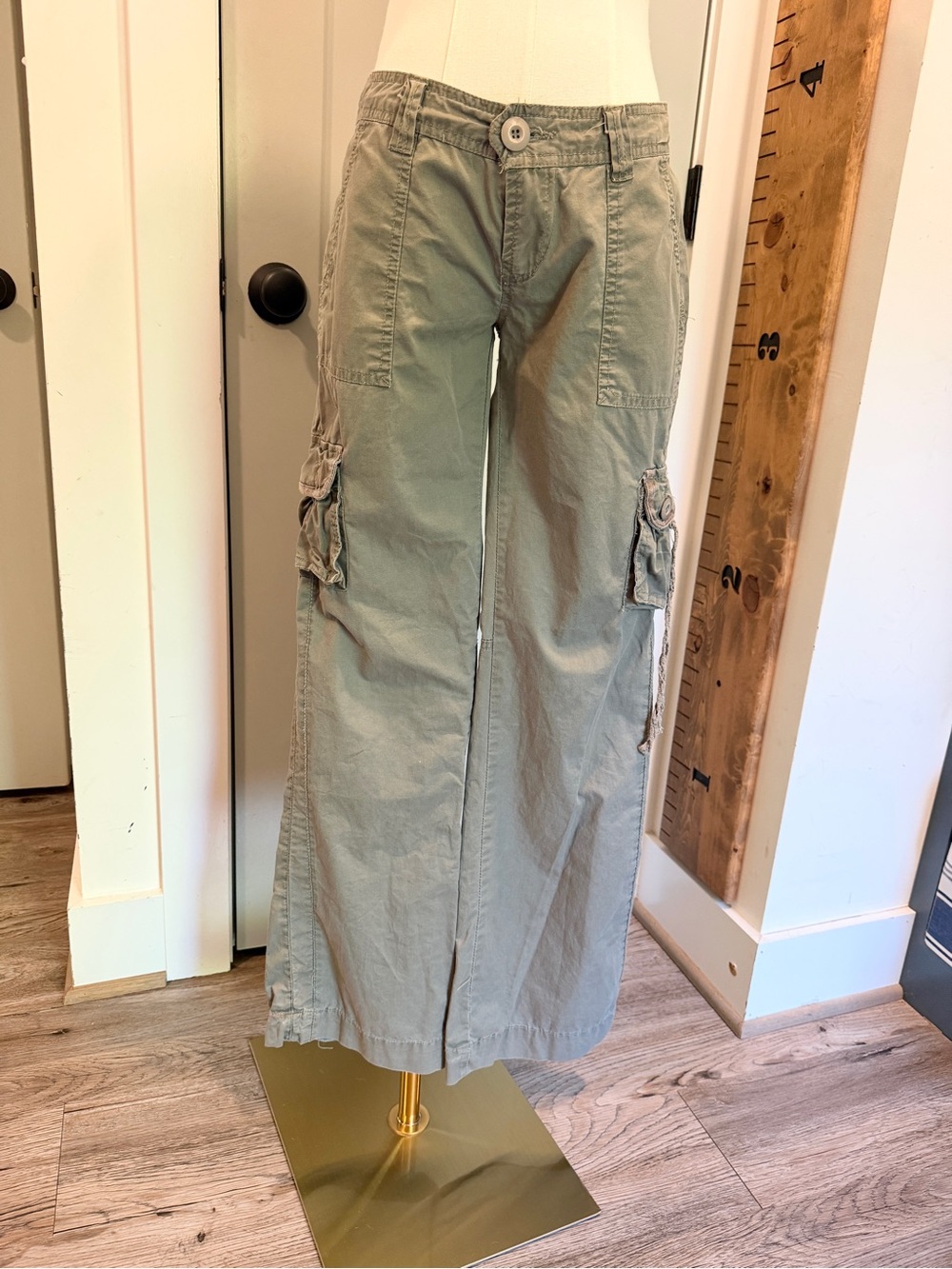 BKE Vintage Cargo Pants Flare Low Rise Gorpcore Y2K 2000s Hannah Montana 27
